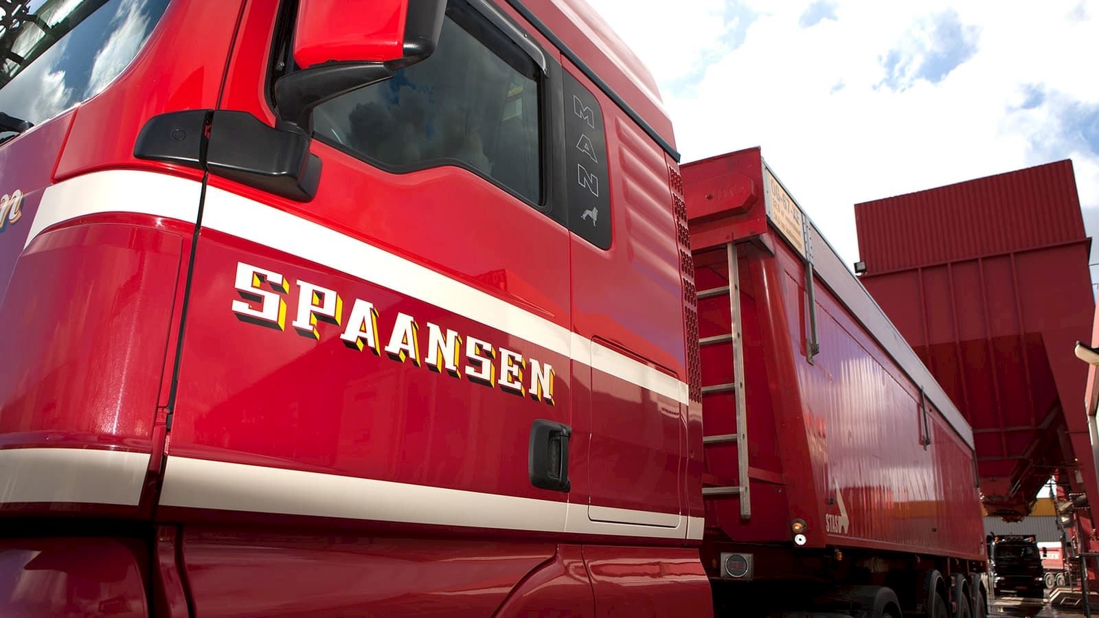 spaansen-grondstoffen-logistiek-trailertransport